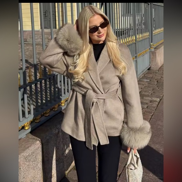 Jackets & Blazers - Elegant Tan Women's Khaki Wool Coat with Faux Fur Trim